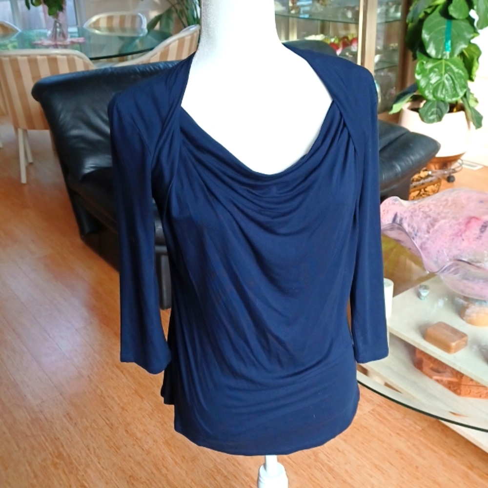 ELLEN TRACY NAVY TOP
